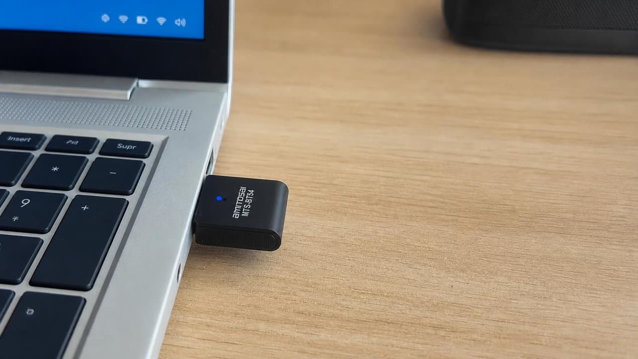 MTS-BT54 en escritorio — Bluetooth 5.4 compacto