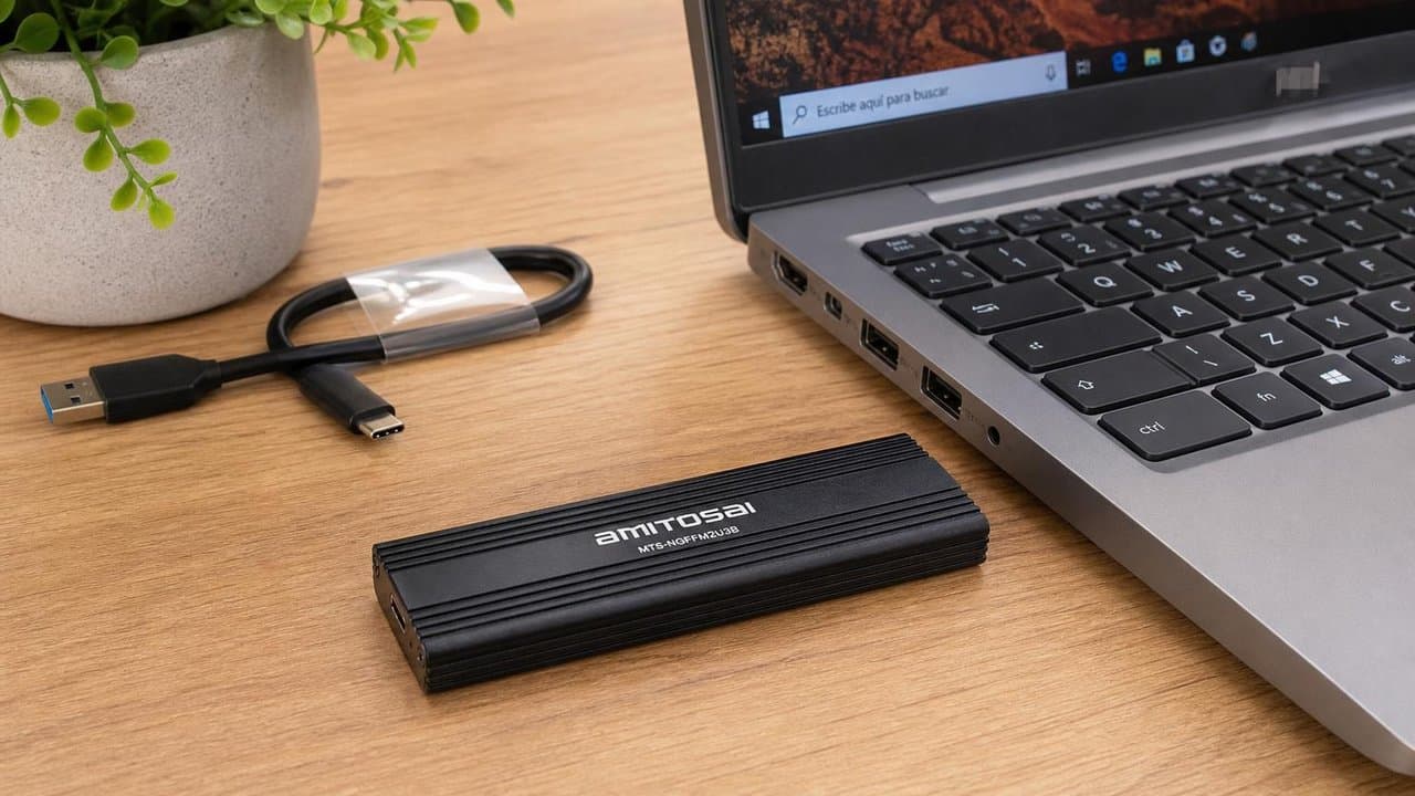 MTS-NGFFM2USB conectado a notebook — SSD NGFF SATA portátil por USB