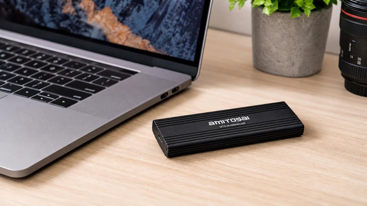 MTS-NVMEM2USB conectado a notebook — SSD NVMe portátil por USB 3.1