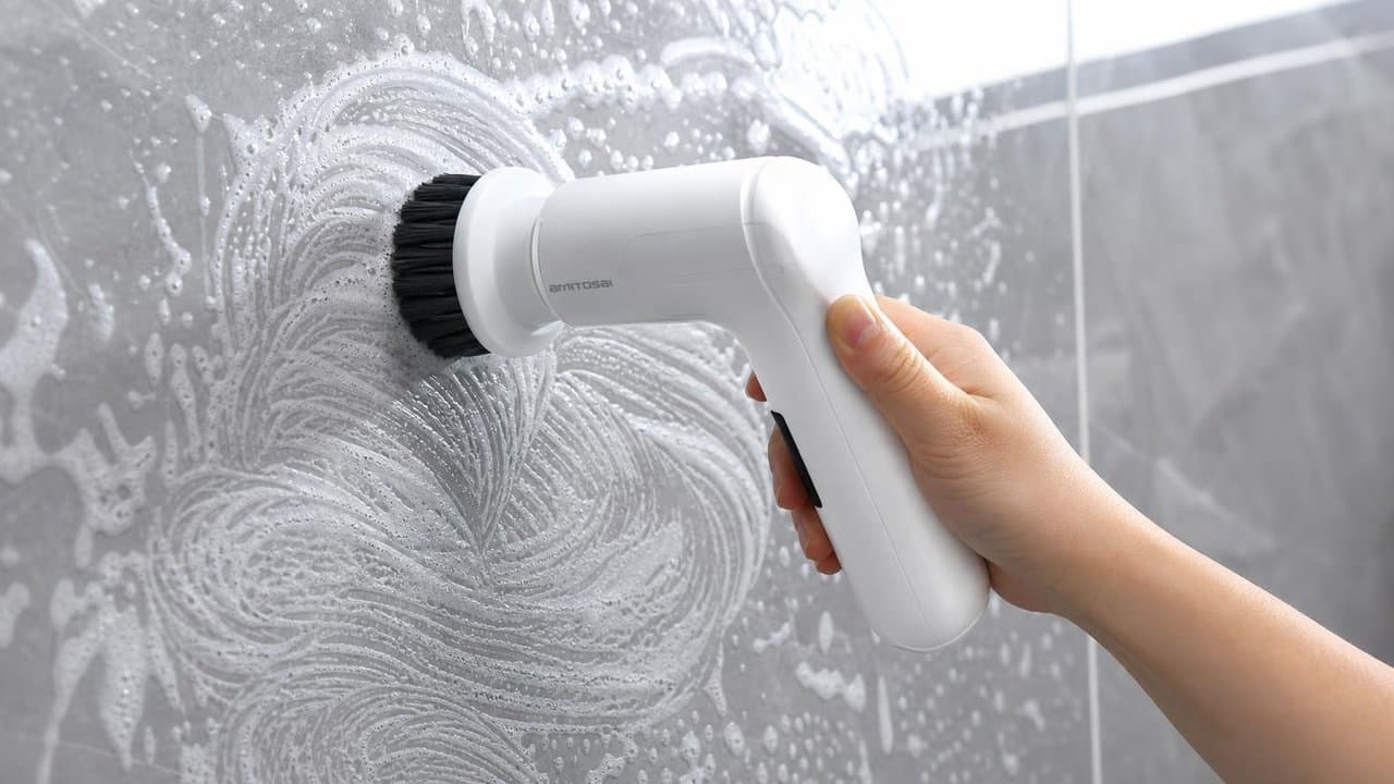 MTS-POWERBRUSH limpiando pileta de cocina con espuma