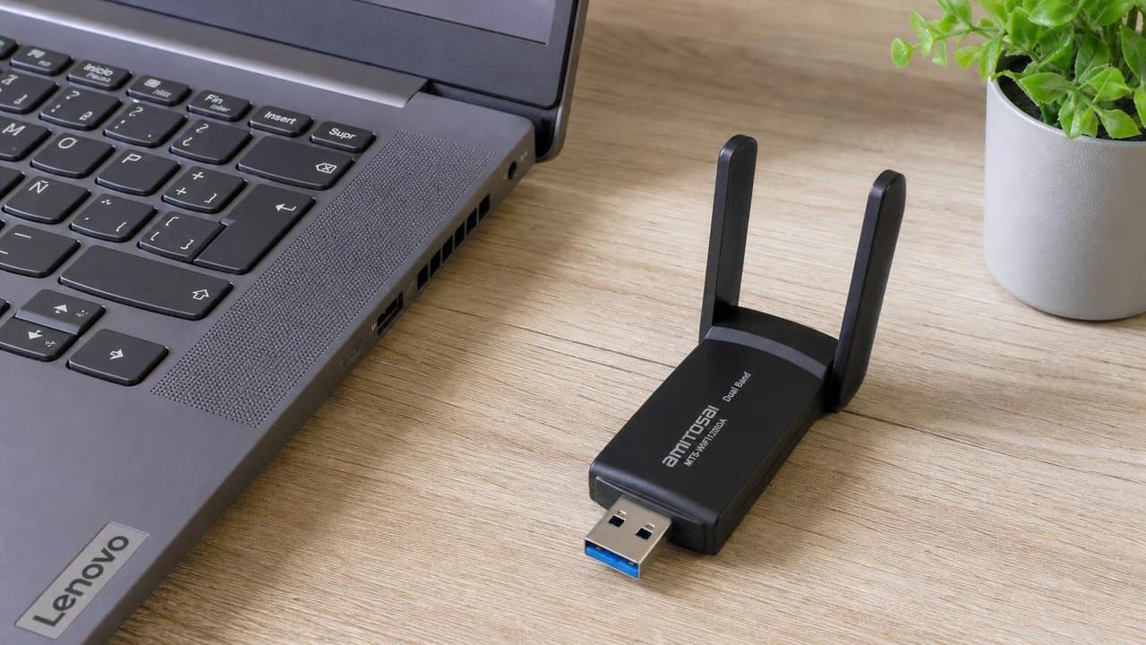 MTS-WIFI1200DA en escritorio — WiFi dual band con doble antena