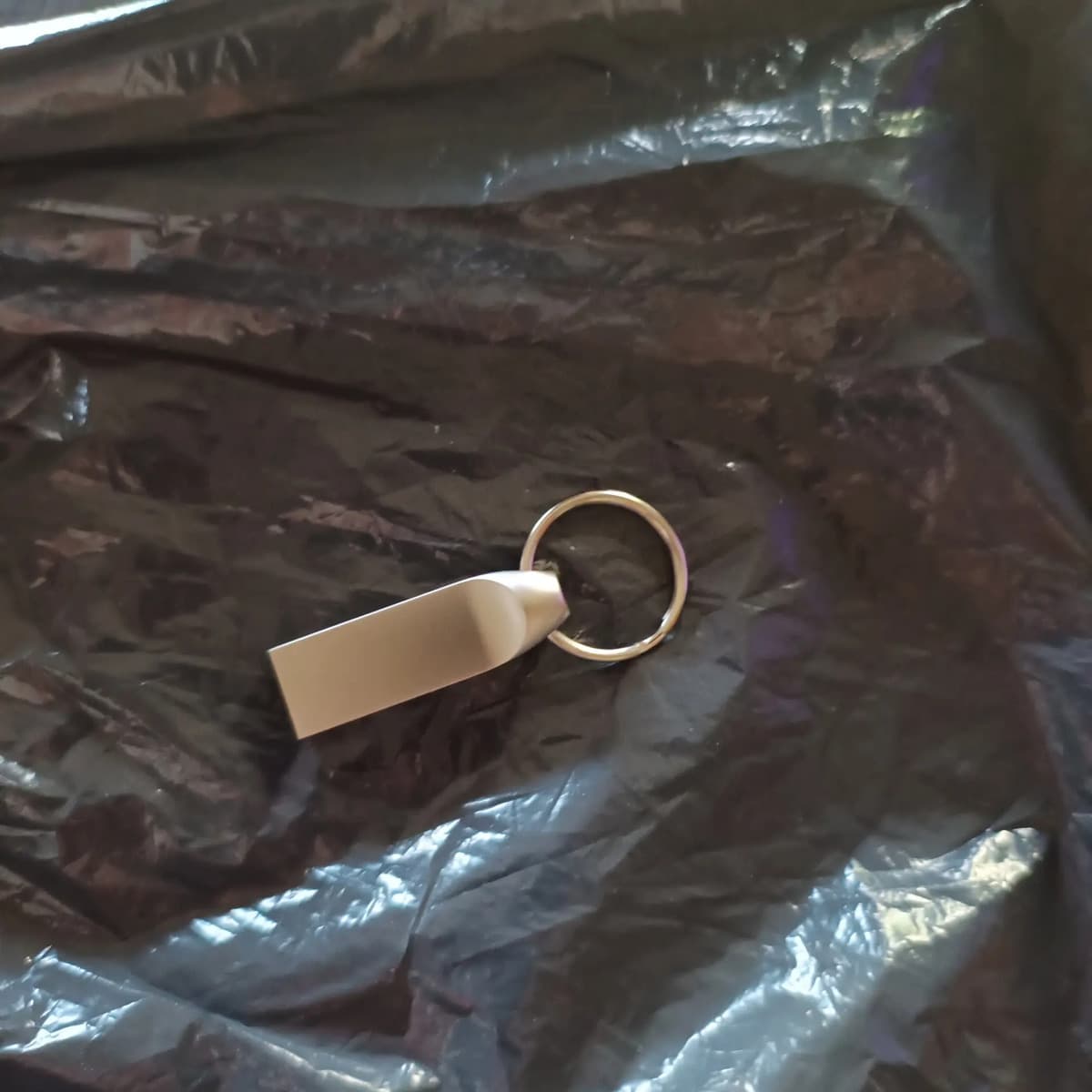 Foto de un cliente del Pendrive 64GB USB 3.0 metálico con llavero AMITOSAI MTS-BLITZ64GB