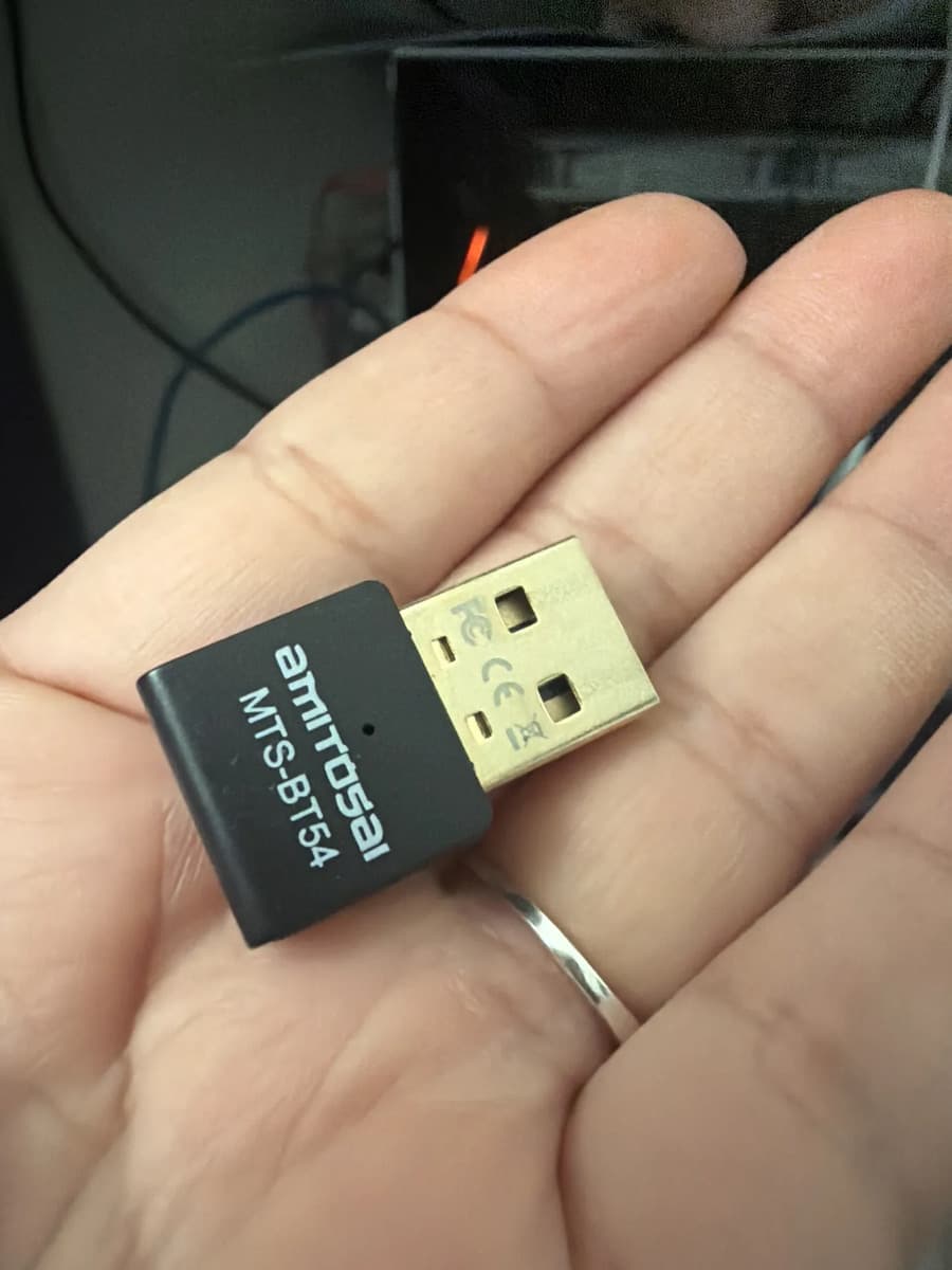 Foto de un cliente del Adaptador USB Bluetooth 5.4 compacto AMITOSAI MTS-BT54