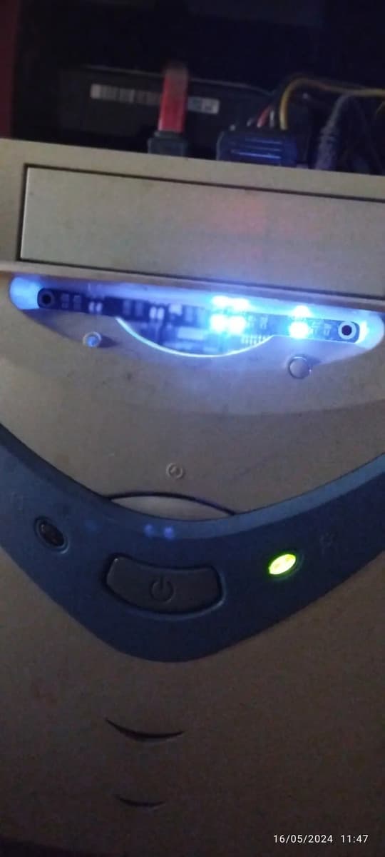 Foto de un cliente del Multiplicador SATA 1×5 Port Multiplier AMITOSAI MTS-1SATA5EX