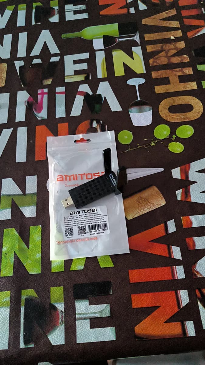 Foto de un cliente del Placa de red WiFi 6 USB 1800 Mbps dual band con antenas AMITOSAI MTS-WIFI1800PRO