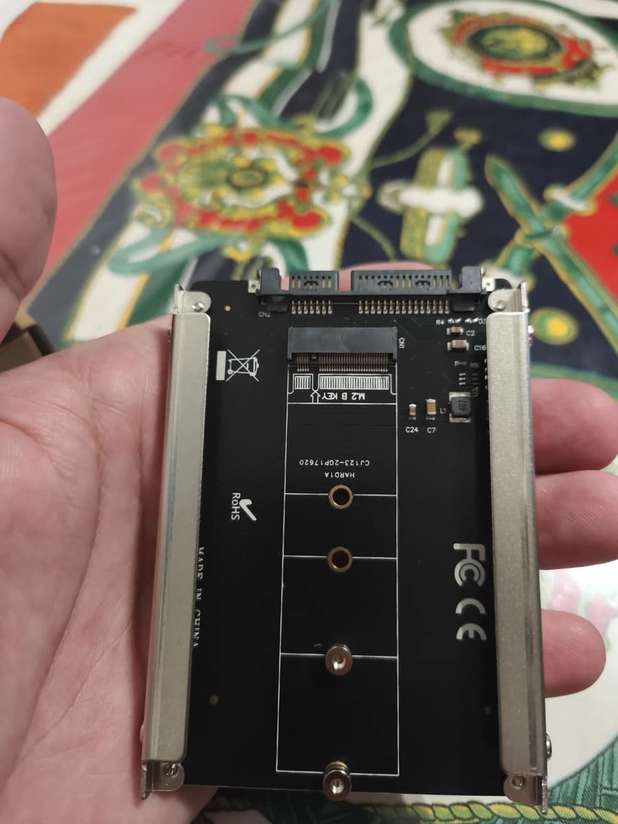 Foto de un cliente del Adaptador M.2 SATA B-key a 2,5" SATA III AMITOSAI MTS-SATAM2