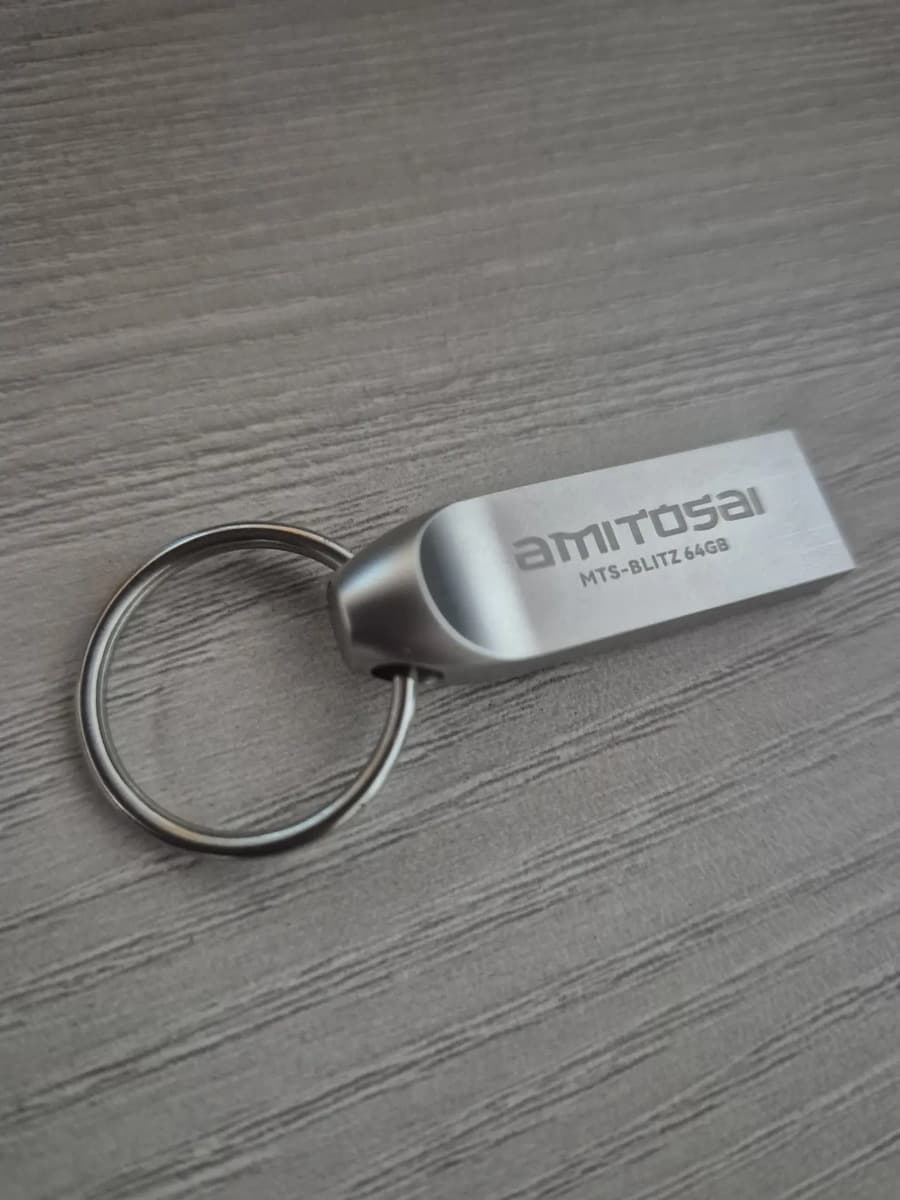 Foto de un cliente del Pendrive 64GB USB 3.0 metálico con llavero AMITOSAI MTS-BLITZ64GB