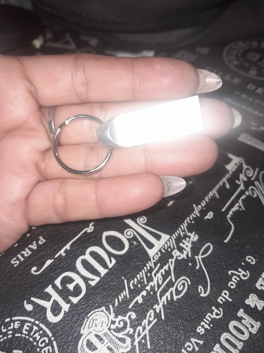 Foto de un cliente del Pendrive 128GB USB 3.0 metálico con llavero MTS-BLITZ128GB