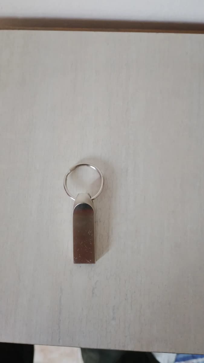Foto de un cliente del Pendrive 64GB USB 3.0 metálico con llavero AMITOSAI MTS-BLITZ64GB
