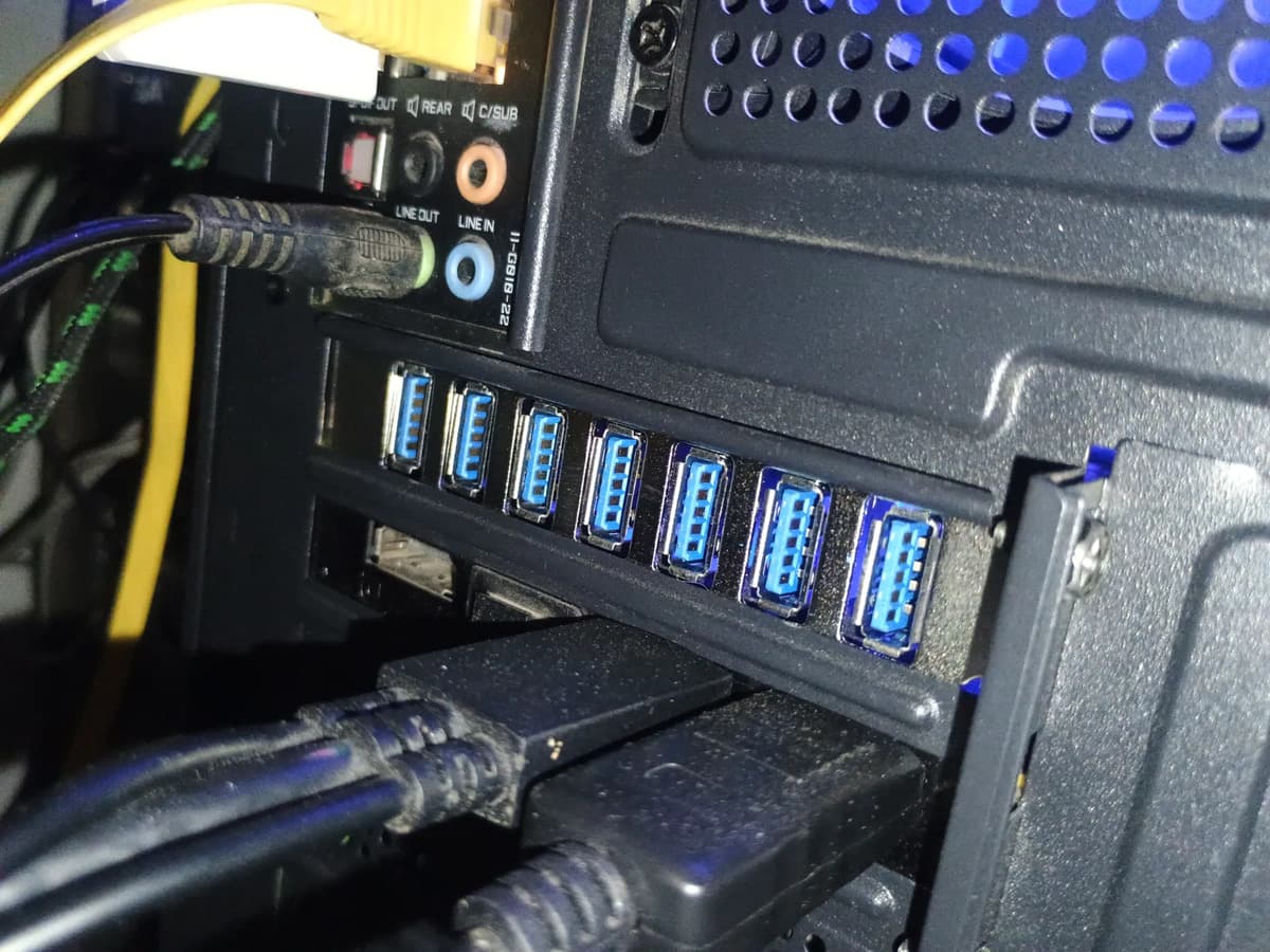 Foto de un cliente del Placa PCIe 7 puertos USB 3.0 VL805 AMITOSAI MTS-PCIE7USB3