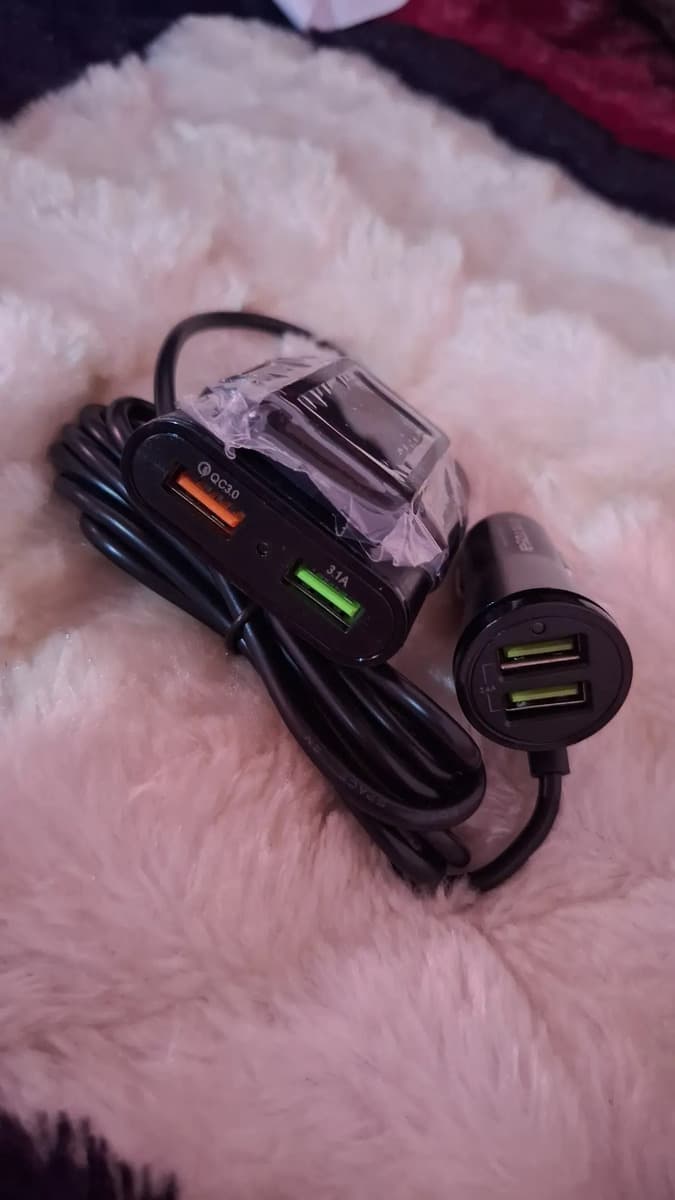 Foto de un cliente del Cargador auto 4 USB familiar AMITOSAI MTS-FAMILYCHARGER