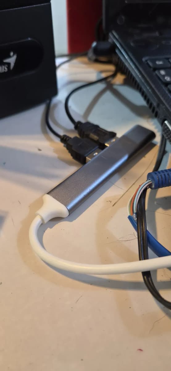 Foto de un cliente del Hub USB 4 puertos aluminio (1×3.0 + 3×2.0) AMITOSAI MTS-HUB3X4AL