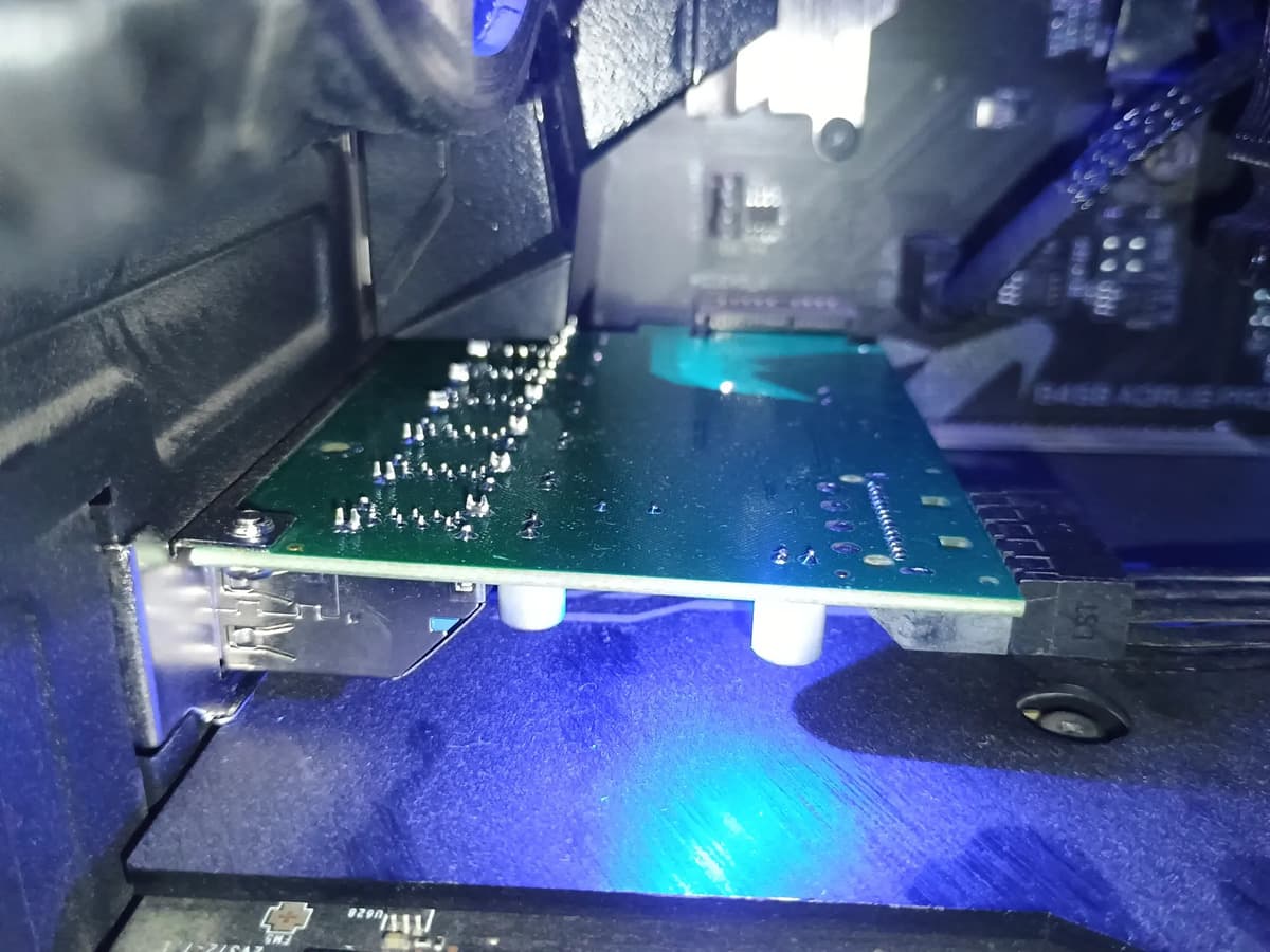 Foto de un cliente del Placa PCIe 7 puertos USB 3.0 VL805 AMITOSAI MTS-PCIE7USB3